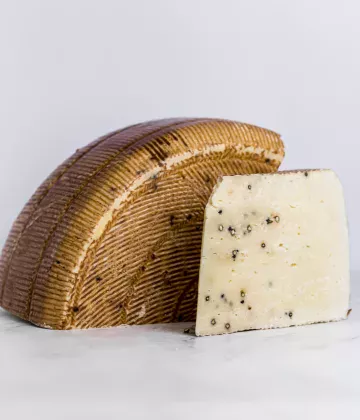 Pecorino-Käse mit sizilianischem Pfeffer - My Little Italy.