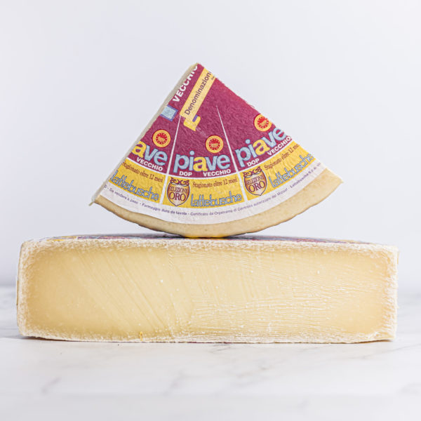 Piave Stravecchio, fromage DOP de la Vénétie à la texture granuleuse. Sur My Little Italy