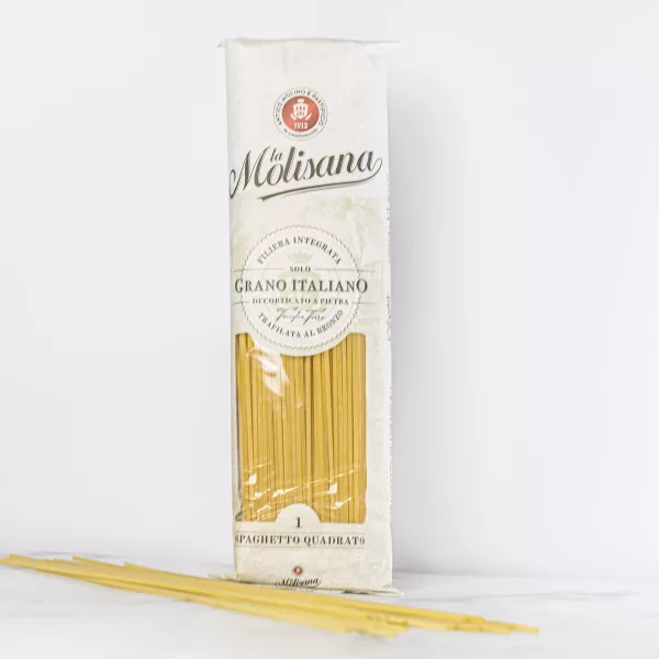 500g-Packung Spaghetto Quadrato N°1 von La Molisana, die die Perfektion des italienischen Teigs veranschaulicht.