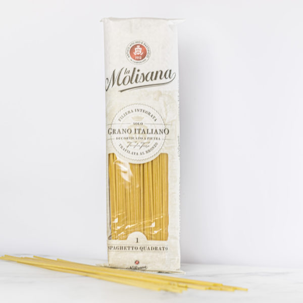 Paquet de 500g de Spaghetto Quadrato N°1 de La Molisana, illustrant la perfection de la pâte italienne.