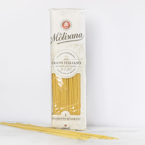 500g-Packung Spaghetto Quadrato N°1 von La Molisana, die die Perfektion des italienischen Teigs veranschaulicht.