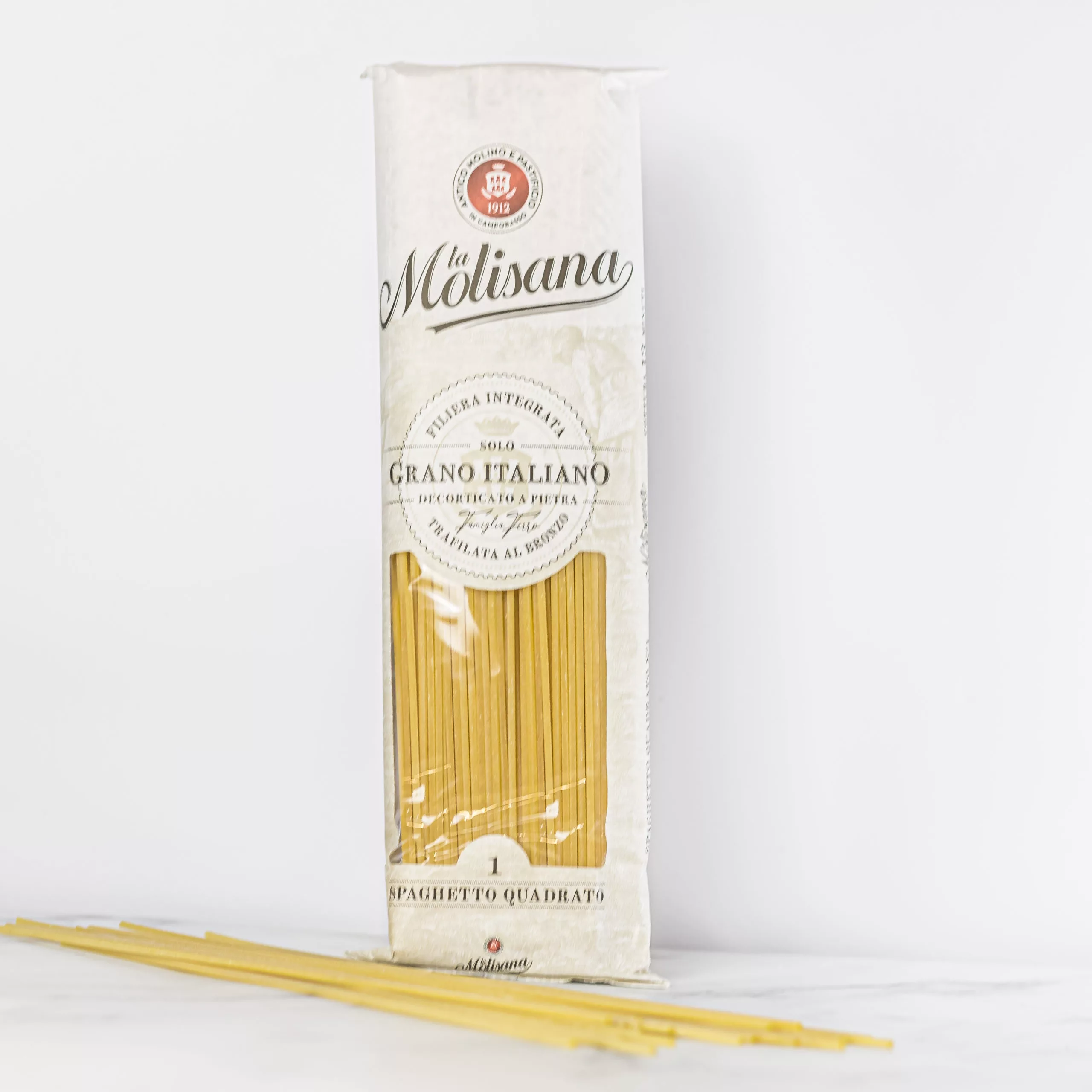Paquet de 500g de Spaghetto Quadrato N°1 de La Molisana, illustrant la perfection de la pâte italienne.