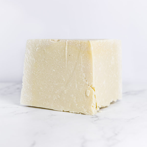 Fromage Pecorino Romano, symbole de la gastronomie italienne à base de lait de brebis.