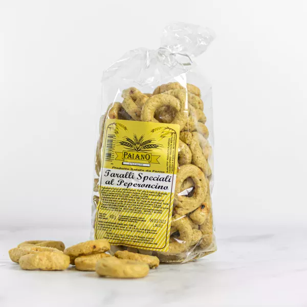 My Little ItalyTaralli al peperoncino - 400 g, il sapore piccante con cui condire i vostri aperitivi.