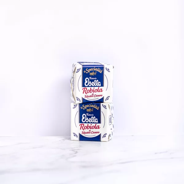 Robiola Osella-Käse - 200g auf einem Holzbrett, My Little Italy
