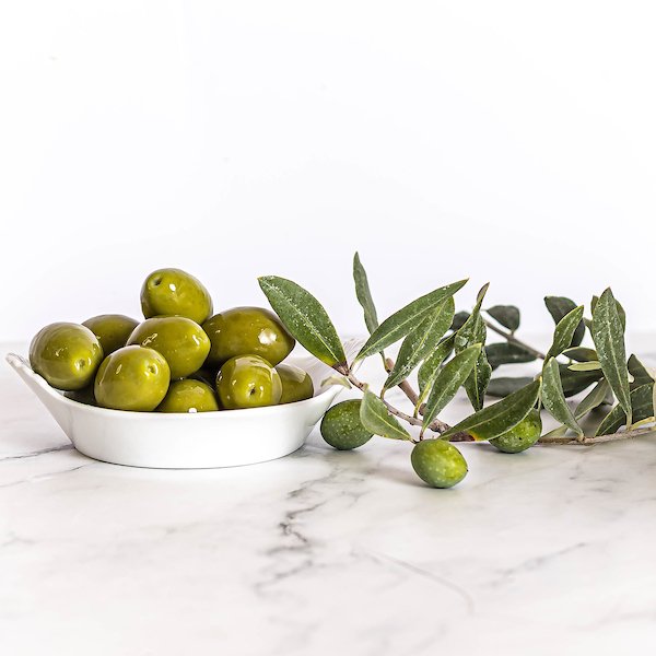 Pot d'olives vertes, un incontournable de la cuisine méditerranéenne, offert par My Little Italy.