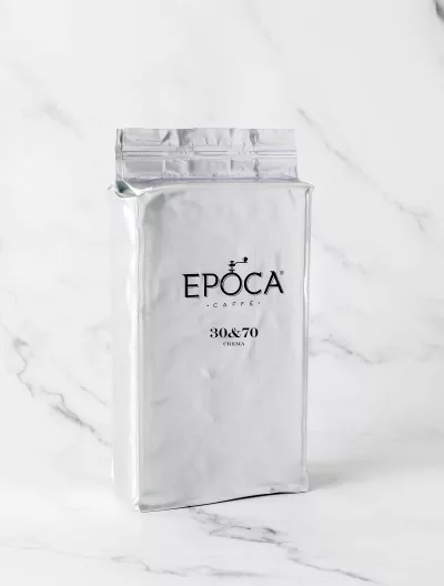 My Little ItalyCaffè Epoca Deca macinato, naturalmente decaffeinato, con il gusto ricco dell'espresso italiano senza caffeina, disponibile presso .