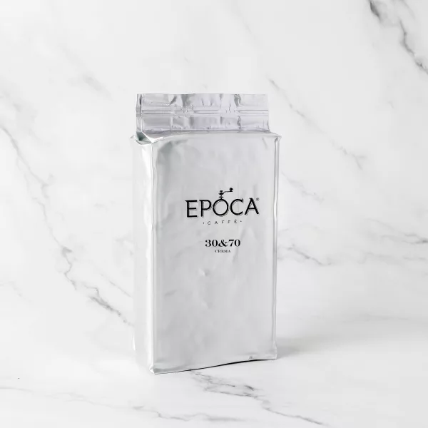 My Little ItalyCaffè Epoca Deca macinato, naturalmente decaffeinato, con il gusto ricco dell&#039;espresso italiano senza caffeina, disponibile presso .