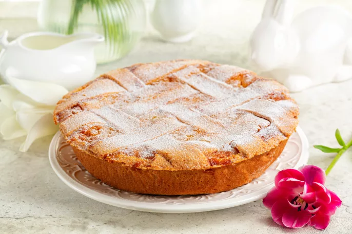 Gâteau de Pâques italien. Pastiera Napoletana. Fabriqué traditionnellement avec des grains de blé précuits, du grano cotto, du fromage ricotta et de l'eau de fleur d'oranger.