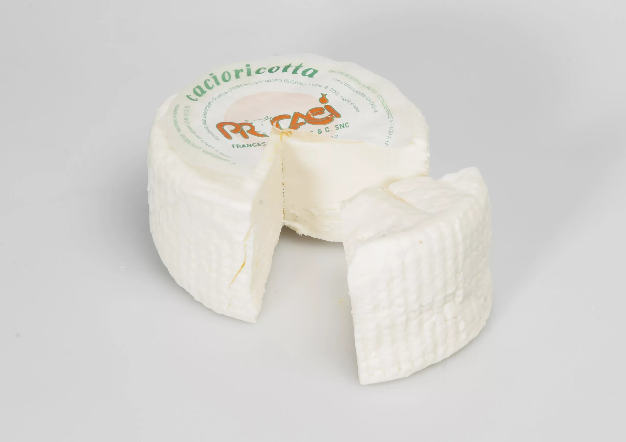 Fromage Cacioricotta, mélange unique de laits de vache, brebis et chèvre, présenté sur My Little Italy.