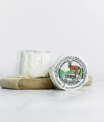 Formaggio fresco di capra piemontese presentato da My Little Italy