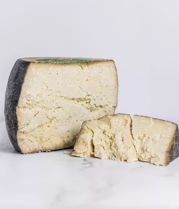Käse Fiore Sardo DOP, traditioneller Pecorino aus Sardinien, bei My Little Italy.