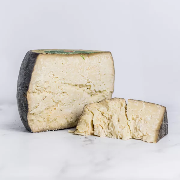 Käse Fiore Sardo DOP, traditioneller Pecorino aus Sardinien, bei My Little Italy.