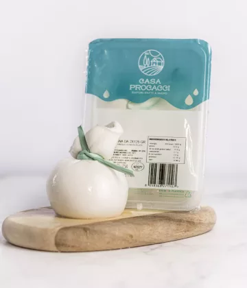 Burratina, cremiger italienischer Käse, in der Verpackung, My Little Italy.