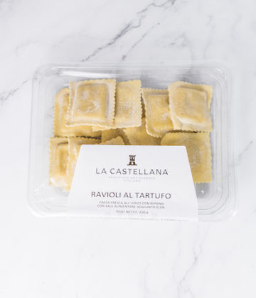 Ravioli frais garnis de truffe noire, emballage de 250g, spécialité toscane.
