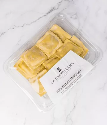Ravioli freschi con carciofi, una specialità toscana.