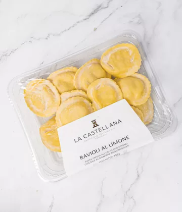 Ravioli con scorza di limone fresco, una specialità tradizionale toscana.