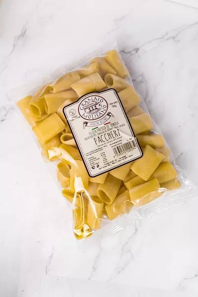 Paccheri di pasta fresca che evocano la bellezza del Molise, confezione da 500 g.