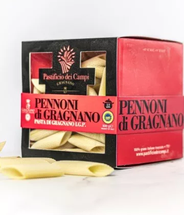 500g Packung Pennoni di Gragnano IGP, handwerklich hergestellte Rigato-Nudeln aus Gragnano erhältlich bei My Little Italy.