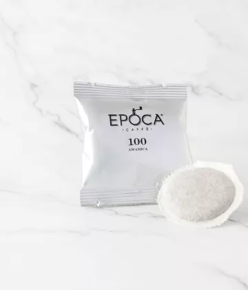Dosettes de café Epoca Caffè 100 Arabica, torréfié en Italie, compatibles avec les machines ESE 44 mm, offrant un expresso italien puissant et raffiné, disponible chez My Little Italy.