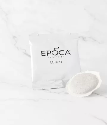 Dosettes de café Epoca Caffè Lungo, torréfié en Italie, compatibles avec les machines ESE 44 mm, pour un café long traditionnel italien, disponible chez My Little Italy.