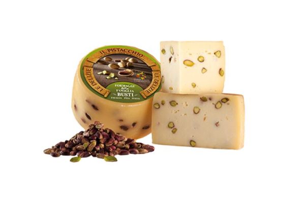 Fromage Pecorino aux Pistaches de Busti, symbole de la gastronomie toscane enrichi de pistaches de Bronte. Disponible sur My Little Italy