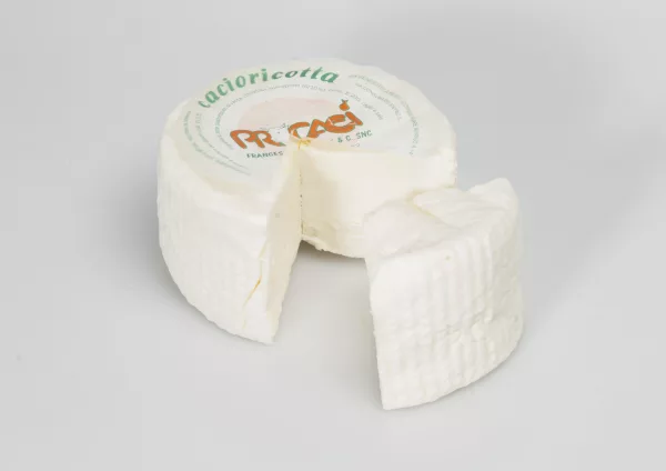 My Little ItalyIl Cacioricotta, una miscela unica di latte vaccino, ovino e caprino, disponibile presso .