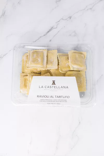 Ravioli frais garnis de truffe noire, spécialité toscane.