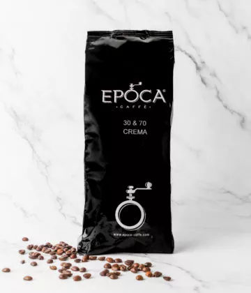 Grains de café Epoca Caffè 30&70 Crema, torréfié en Italie, mélange d'arabica Colombia et de robustas India et Uganda, pour un expresso onctueux et parfumé, disponible chez My Little Italy.