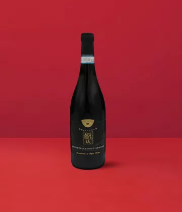 Montepulciano d'Abruzzo Murelle DOP-Flasche auf rotem Hintergrund, Verkörperung des Reichtums von Abruzzo