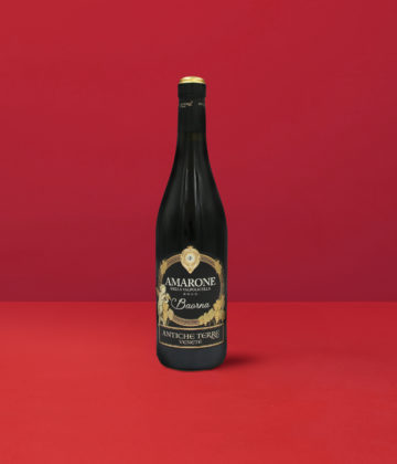 Bouteille d'Amarone Classico Antiche Terre DOCG, montrant sa couleur grenat profonde