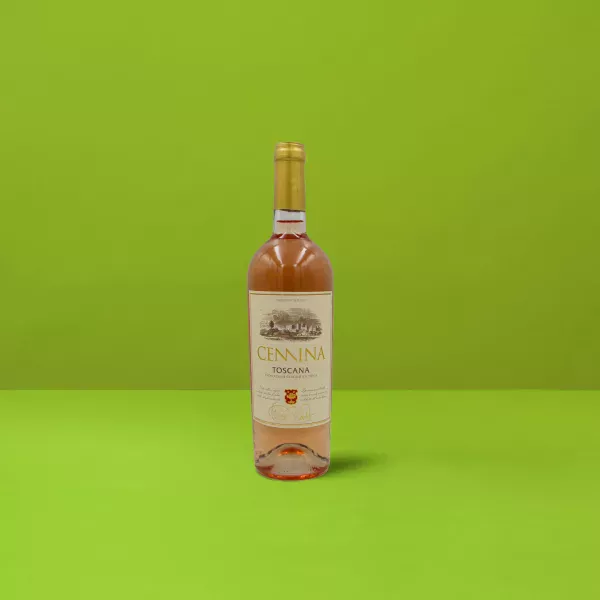Une bouteille raffinée de Toscana Rosato Cemina IGT, reflétant la teinte rose pâle et la clarté minérale du vin.