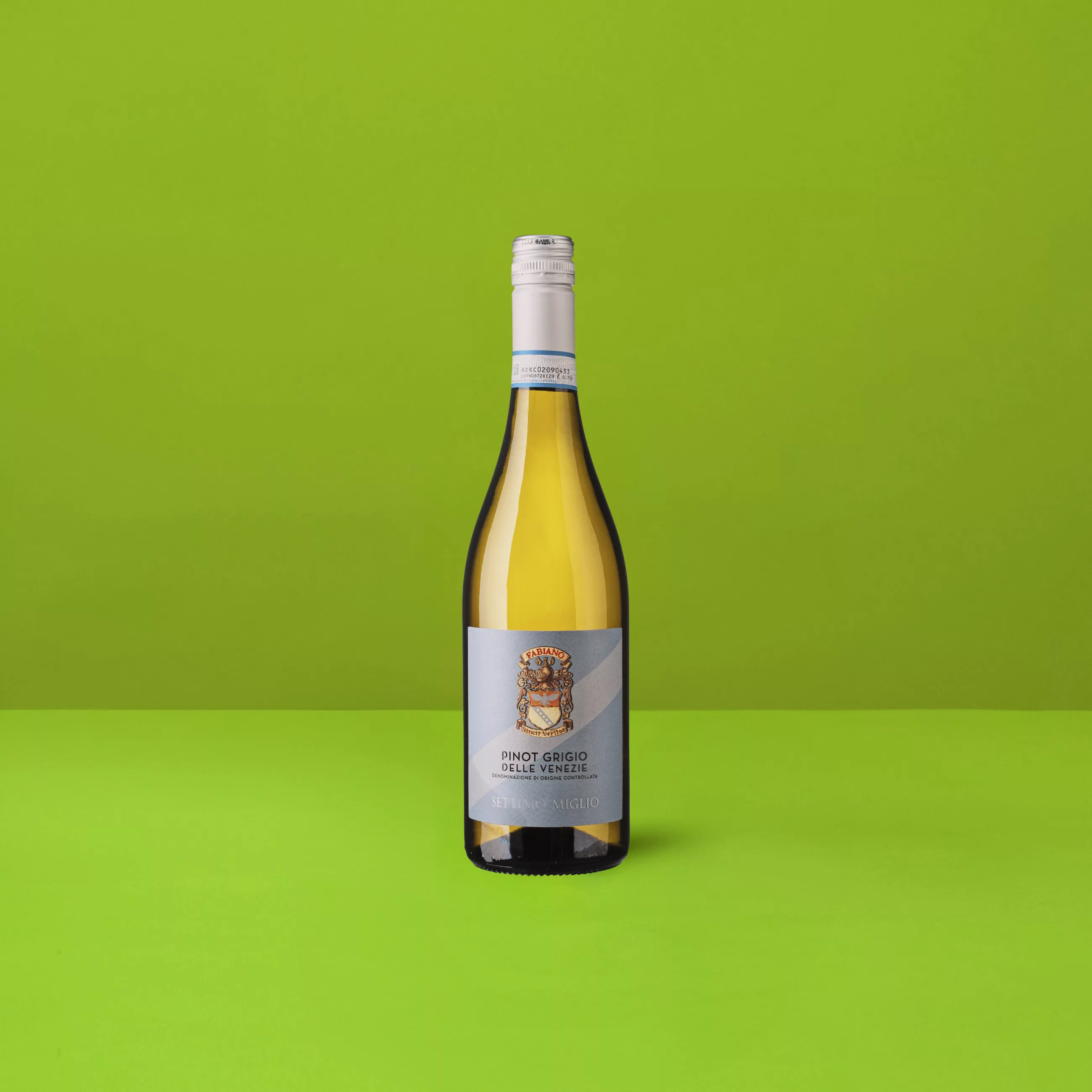 Bouteille de Pinot Grigio "Settimo Miglio" DOC delle Venezie Fabiano, vin blanc élégant de Vénétie avec étiquette bleue distinctive